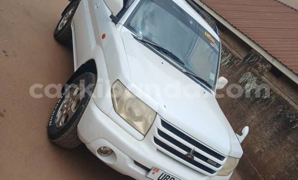 Buy Used Mitsubishi Pajero White Car in Kampala in Uganda Buy Used Mitsubishi Pajero White Car in Kampala in Uganda