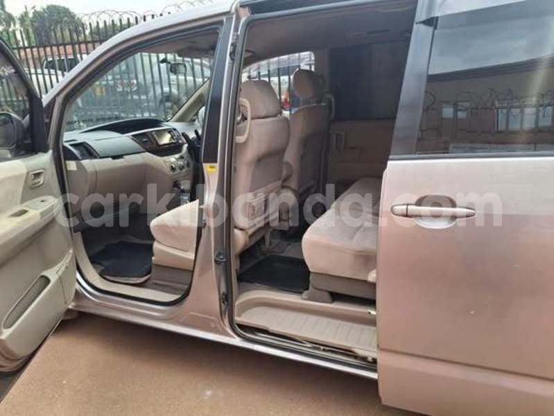 Big with watermark toyota noah uganda kampala 24907