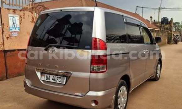 Gura Yakoze Toyota Noah Other Imodoka i Kampala mu Uganda Gura Yakoze Toyota Noah Other Imodoka i Kampala mu Uganda