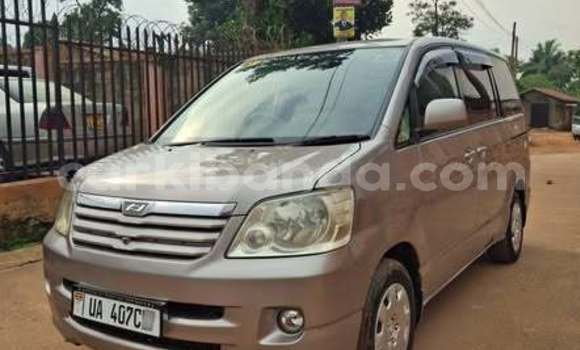 Gura Yakoze Toyota Noah Other Imodoka i Kampala mu Uganda Gura Yakoze Toyota Noah Other Imodoka i Kampala mu Uganda