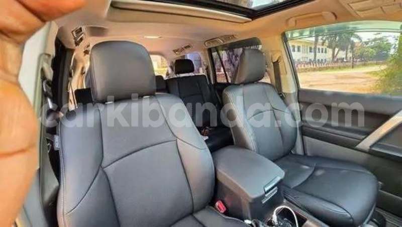 Big with watermark land rover discovery uganda kampala 24913