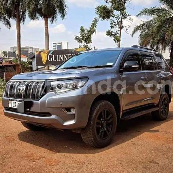 Big with watermark land rover discovery uganda kampala 24913