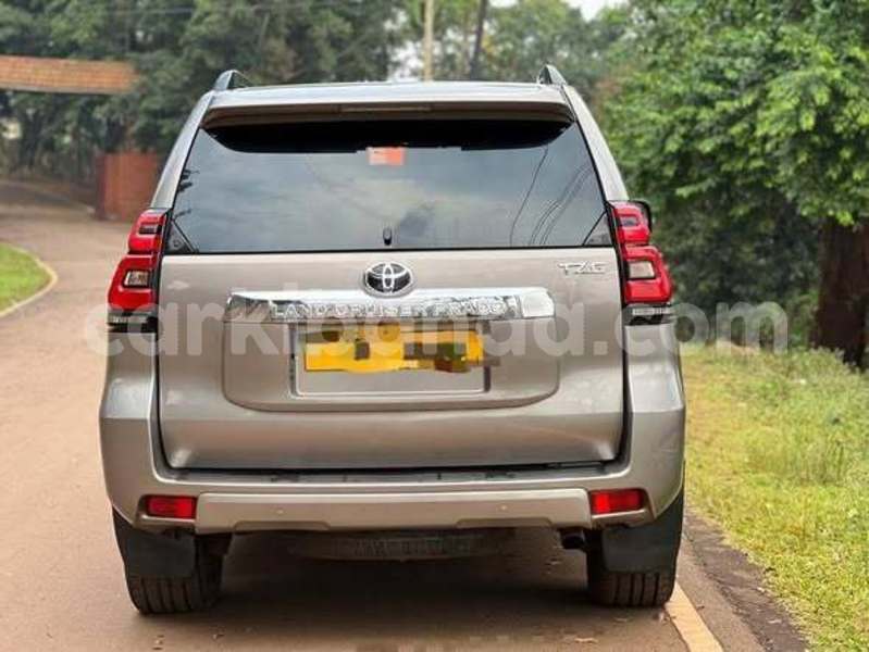 Big with watermark land rover discovery uganda kampala 24917