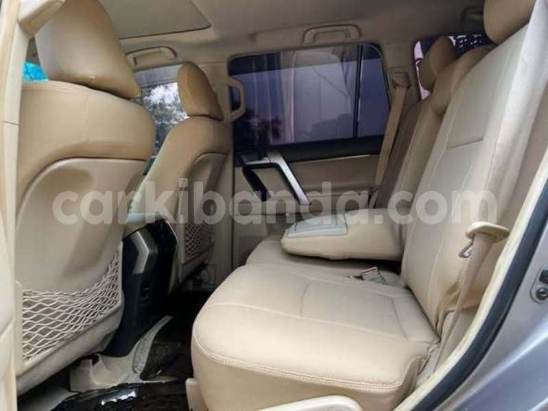 Big with watermark land rover discovery uganda kampala 24917