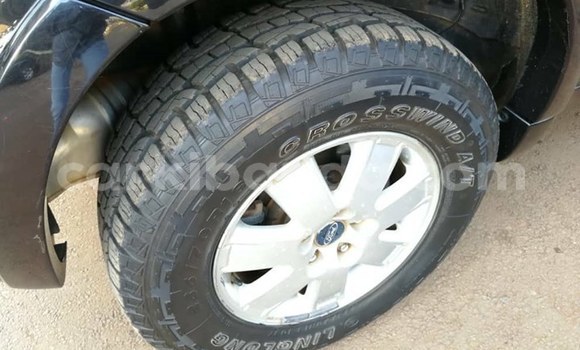 Nunua Ilio tumika Ford Escape Nyeusi Gari ndani ya Kampala nchini Uganda Nunua Ilio tumika Ford Escape Nyeusi Gari ndani ya Kampala nchini Uganda