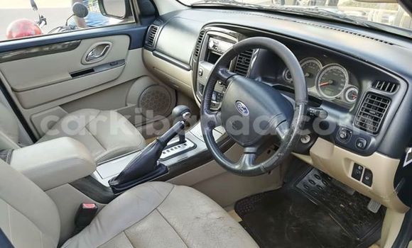 Nunua Ilio tumika Ford Escape Nyeusi Gari ndani ya Kampala nchini Uganda Nunua Ilio tumika Ford Escape Nyeusi Gari ndani ya Kampala nchini Uganda