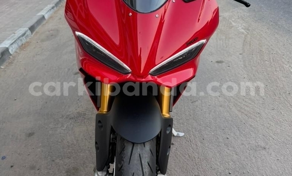 Gura Yakoze Ducati Panigale Red Bike i Kampala mu Uganda Gura Yakoze Ducati Panigale Red Bike i Kampala mu Uganda