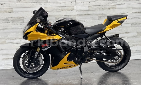 Buy Used Suzuki GSX-S Blue Bike in Kampala in Uganda Buy Used Suzuki GSX-S Blue Bike in Kampala in Uganda