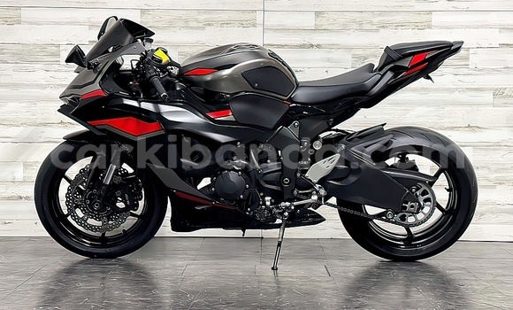 Buy Used Kawasaki Ninja ZX-9R Black Bike in Kampala in Uganda Buy Used Kawasaki Ninja ZX-9R Black Bike in Kampala in Uganda