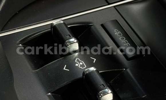 Nunua Ilio tumika Lexus LX 450 Nyeupe Gari ndani ya Kampala nchini Uganda Nunua Ilio tumika Lexus LX 450 Nyeupe Gari ndani ya Kampala nchini Uganda