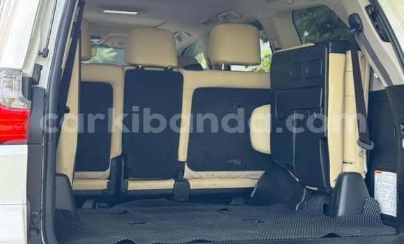 Nunua Ilio tumika Lexus LX 450 Nyeupe Gari ndani ya Kampala nchini Uganda Nunua Ilio tumika Lexus LX 450 Nyeupe Gari ndani ya Kampala nchini Uganda