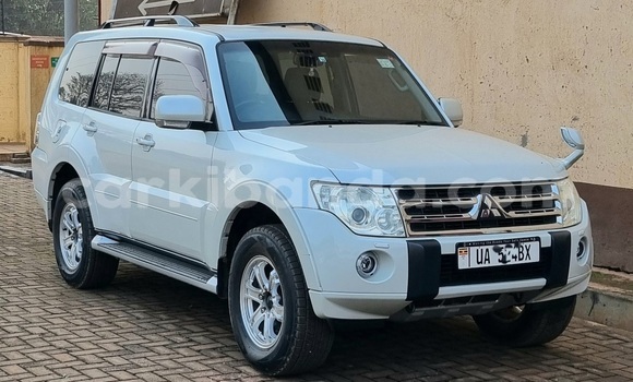 Buy Used Mitsubishi Pajero White Car in Kampala in Uganda