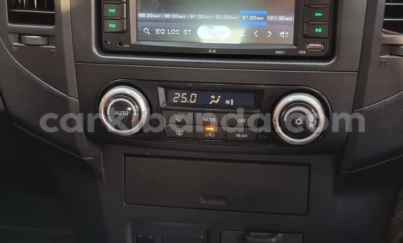 Nunua Ilio tumika Mitsubishi Pajero Nyeupe Gari ndani ya Kampala nchini Uganda Nunua Ilio tumika Mitsubishi Pajero Nyeupe Gari ndani ya Kampala nchini Uganda