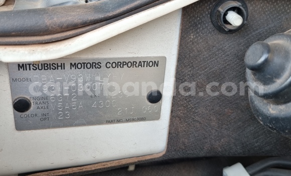 Nunua Ilio tumika Mitsubishi Pajero Nyeupe Gari ndani ya Kampala nchini Uganda Nunua Ilio tumika Mitsubishi Pajero Nyeupe Gari ndani ya Kampala nchini Uganda