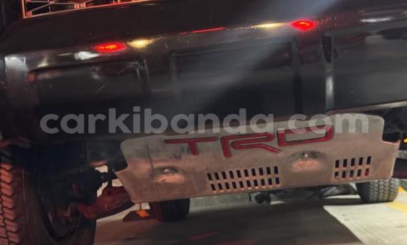 Nunua Ilio tumika Toyota 4Runner Nyeusi Gari ndani ya Kampala nchini Uganda Nunua Ilio tumika Toyota 4Runner Nyeusi Gari ndani ya Kampala nchini Uganda