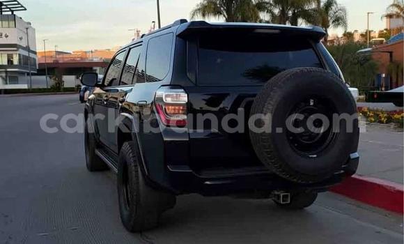 Nunua Ilio tumika Toyota 4Runner Nyeusi Gari ndani ya Kampala nchini Uganda Nunua Ilio tumika Toyota 4Runner Nyeusi Gari ndani ya Kampala nchini Uganda