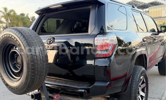 Nunua Ilio tumika Toyota 4Runner Nyeusi Gari ndani ya Kampala nchini Uganda Nunua Ilio tumika Toyota 4Runner Nyeusi Gari ndani ya Kampala nchini Uganda