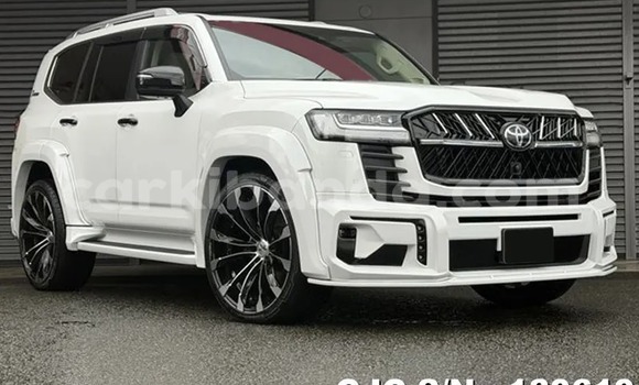 Buy Used Toyota Land Cruiser White Car in Kampala in Uganda