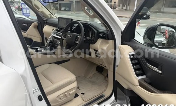 Buy Used Toyota Land Cruiser White Car in Kampala in Uganda Buy Used Toyota Land Cruiser White Car in Kampala in Uganda