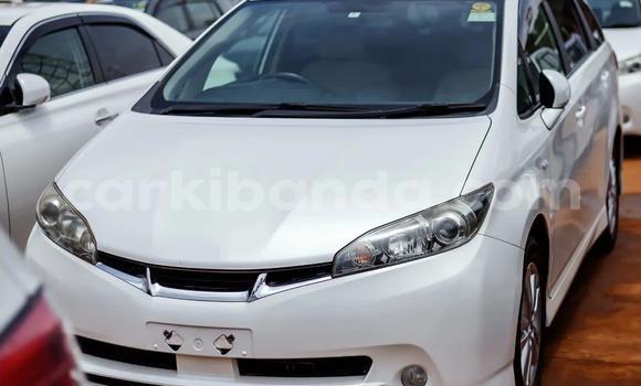 Nunua Ilio tumika Toyota Wish Nyeupe Gari ndani ya Kampala nchini Uganda Nunua Ilio tumika Toyota Wish Nyeupe Gari ndani ya Kampala nchini Uganda