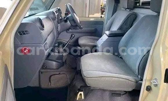 Nunua Ilio tumika Toyota 4Runner Beige Gari ndani ya Gulu nchini Uganda Nunua Ilio tumika Toyota 4Runner Beige Gari ndani ya Gulu nchini Uganda