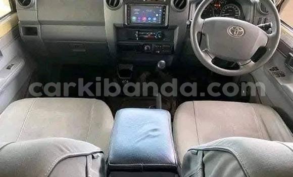 Nunua Ilio tumika Toyota 4Runner Beige Gari ndani ya Gulu nchini Uganda Nunua Ilio tumika Toyota 4Runner Beige Gari ndani ya Gulu nchini Uganda