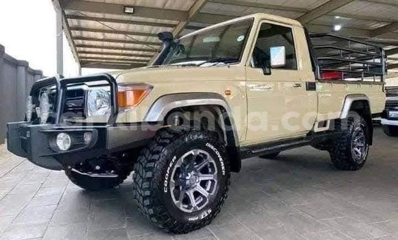 Nunua Ilio tumika Toyota 4Runner Beige Gari ndani ya Gulu nchini Uganda Nunua Ilio tumika Toyota 4Runner Beige Gari ndani ya Gulu nchini Uganda