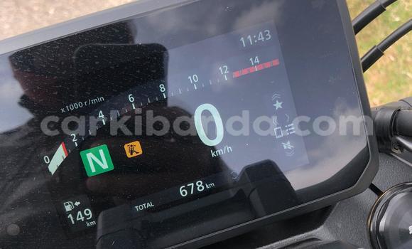 Acheter Occasion Moto Honda CB Beige à Kampala, Ouganda Acheter Occasion Moto Honda CB Beige à Kampala, Ouganda