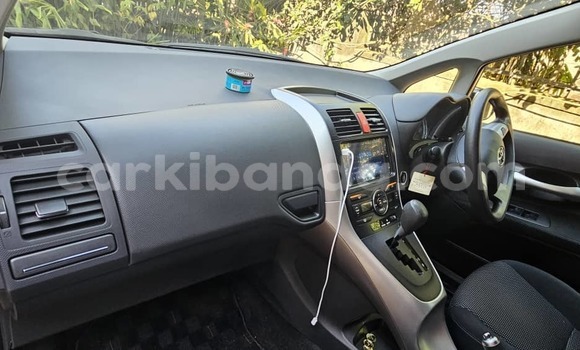 Nunua Ilio tumika Toyota Auris Nyingine Gari ndani ya Kampala nchini Uganda