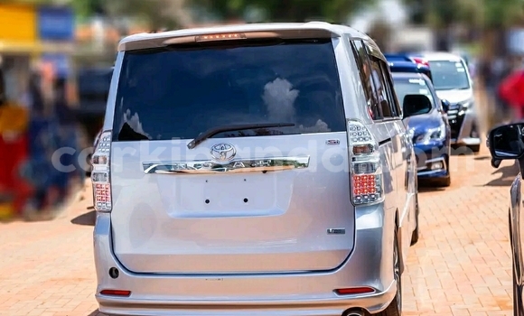 Nunua Ilio tumika Toyota Noah Fedha Gari ndani ya Kampala nchini Uganda Nunua Ilio tumika Toyota Noah Fedha Gari ndani ya Kampala nchini Uganda