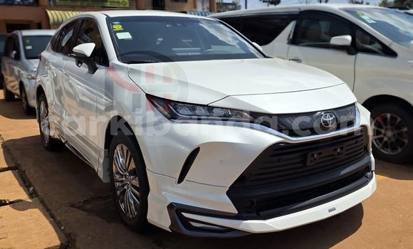 Acheter Occasion Voiture Toyota Harrier Blanc à Kampala, Ouganda