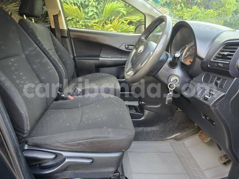 Big with watermark toyota ractis uganda kampala 25001