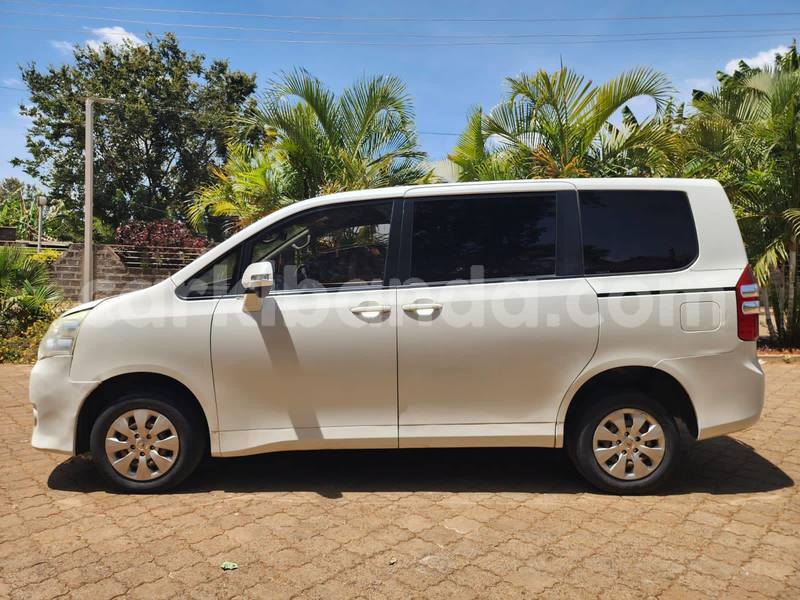 Big with watermark toyota noah uganda kampala 25015