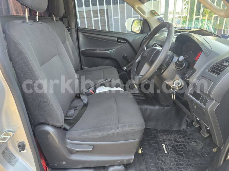 Big with watermark isuzu d max uganda kampala 25017