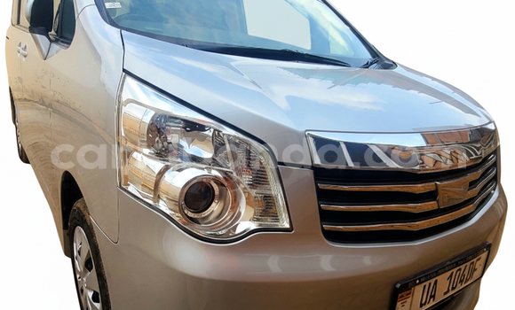 Gura Yakoze Toyota Noah Silver Imodoka i Kampala mu Uganda Gura Yakoze Toyota Noah Silver Imodoka i Kampala mu Uganda