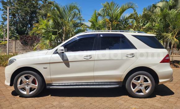 Gura Yakoze Mercedes‒Benz ML–Class White Imodoka i Kampala mu Uganda Gura Yakoze Mercedes‒Benz ML–Class White Imodoka i Kampala mu Uganda