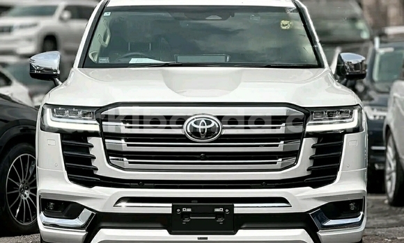 Nunua Ilio tumika Toyota Land Cruiser Nyeupe Gari ndani ya Kampala nchini Uganda Nunua Ilio tumika Toyota Land Cruiser Nyeupe Gari ndani ya Kampala nchini Uganda