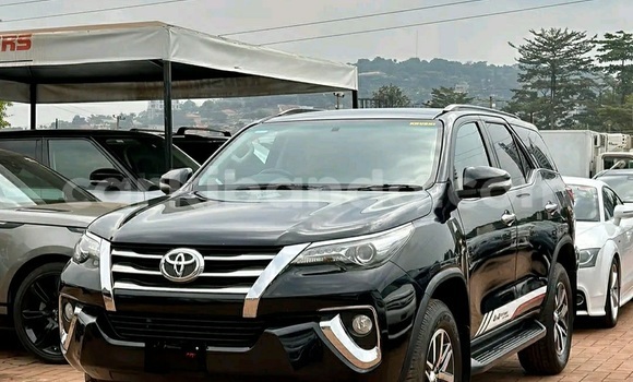 Buy Used Toyota Fortuner Black Car in Kampala in Uganda
