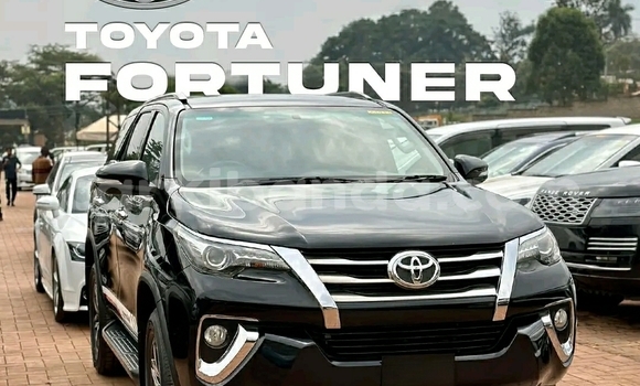 Acheter Occasion Voiture Toyota Fortuner Noir à Kampala, Ouganda Acheter Occasion Voiture Toyota Fortuner Noir à Kampala, Ouganda