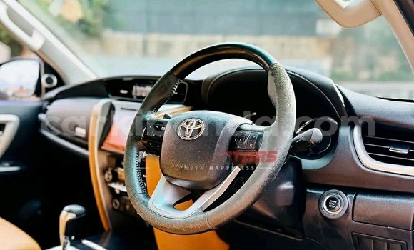 Acheter Occasion Voiture Toyota Fortuner Noir à Kampala, Ouganda Acheter Occasion Voiture Toyota Fortuner Noir à Kampala, Ouganda