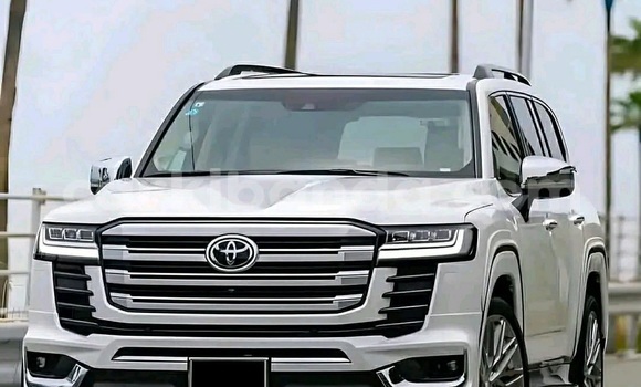 Nunua Ilio tumika Toyota Land Cruiser Nyeupe Gari ndani ya Kampala nchini Uganda Nunua Ilio tumika Toyota Land Cruiser Nyeupe Gari ndani ya Kampala nchini Uganda