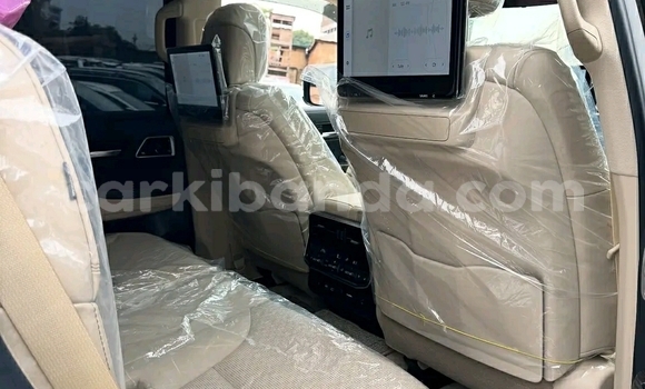 Nunua Ilio tumika Toyota Land Cruiser Nyeupe Gari ndani ya Kampala nchini Uganda Nunua Ilio tumika Toyota Land Cruiser Nyeupe Gari ndani ya Kampala nchini Uganda