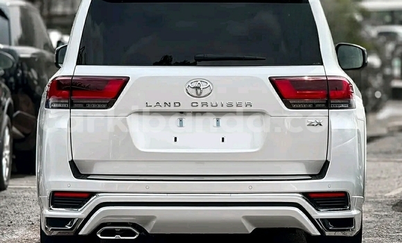 Nunua Ilio tumika Toyota Land Cruiser Nyeupe Gari ndani ya Kampala nchini Uganda Nunua Ilio tumika Toyota Land Cruiser Nyeupe Gari ndani ya Kampala nchini Uganda