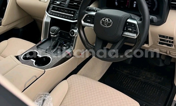 Nunua Ilio tumika Toyota Land Cruiser Nyeupe Gari ndani ya Kampala nchini Uganda Nunua Ilio tumika Toyota Land Cruiser Nyeupe Gari ndani ya Kampala nchini Uganda