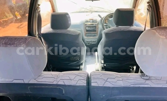 Gura Yakoze Toyota Ipsum White Imodoka i Bugembe mu Eastern Gura Yakoze Toyota Ipsum White Imodoka i Bugembe mu Eastern