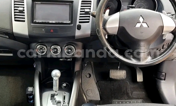 Gura Yakoze Mitsubishi Outlander White Imodoka i Bugembe mu Eastern Gura Yakoze Mitsubishi Outlander White Imodoka i Bugembe mu Eastern