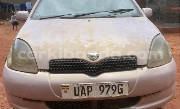 Gura Yakoze Toyota Vitz Other Imodoka i Bugembe mu Eastern Gura Yakoze Toyota Vitz Other Imodoka i Bugembe mu Eastern