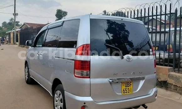 Gura Yakoze Toyota Noah Other Imodoka i Bugiri mu Eastern Gura Yakoze Toyota Noah Other Imodoka i Bugiri mu Eastern