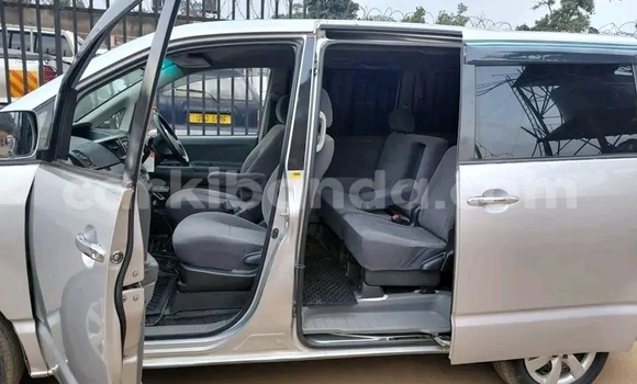 Gura Yakoze Toyota Noah Other Imodoka i Bugiri mu Eastern Gura Yakoze Toyota Noah Other Imodoka i Bugiri mu Eastern