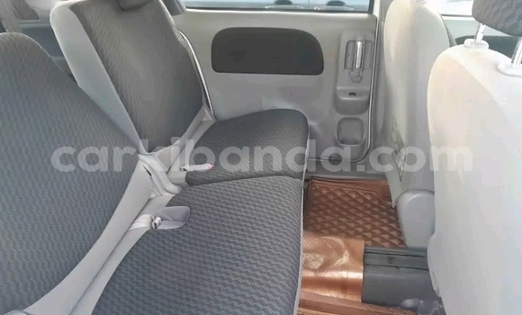 Gura Yakoze Toyota Sienna White Imodoka i Bugembe mu Eastern Gura Yakoze Toyota Sienna White Imodoka i Bugembe mu Eastern